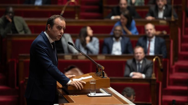 大牛证券港股 法国政府险之又险挺过不信任投票，但现在法国民众更想让马克龙下台